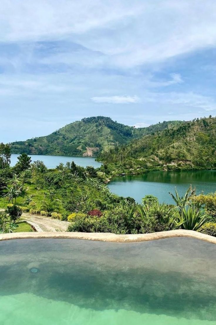 Rwanda with Children: A Compact Guide to Gorilla Trekking & Lake Kivu