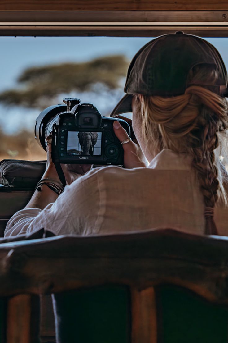 Wildlife Photography Gear Guide for Uganda Safari (Lenses & Cameras) – 2026